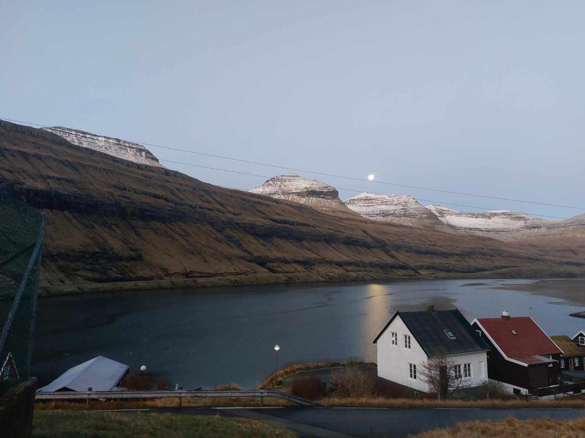 Fjord Guesthouse Funningsfjordur Екстер'єр фото