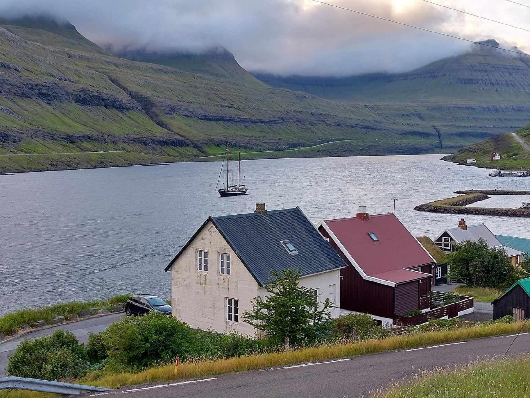 Fjord Guesthouse Funningsfjordur Екстер'єр фото